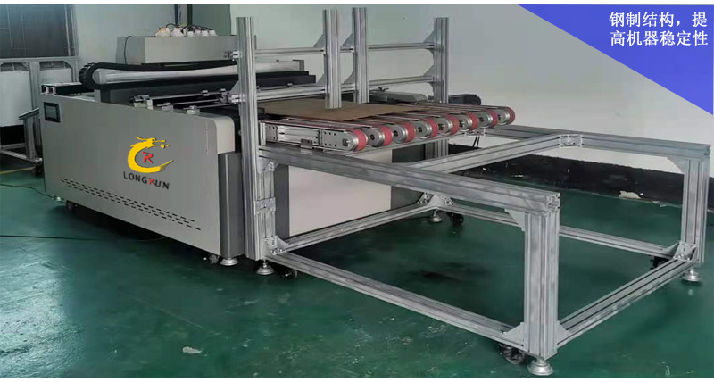 紙箱流水線無版印刷機采用全鋼制結(jié)構(gòu)，提高機器穩(wěn)定性。